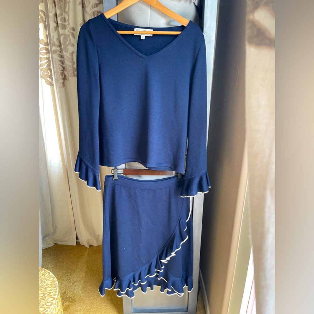 St John Collection Santana Knit Navy Creme set Top & Skirt 6 & 10